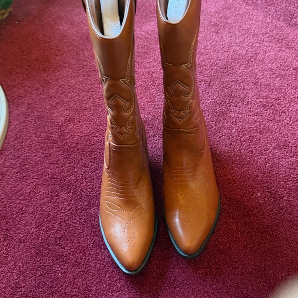 Women's Tan Western Boots - Picture 2 of 4